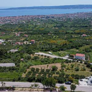 Kaštel Stari, objekt na velikom poljop. zemljištu, prodaja