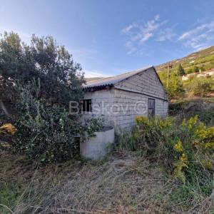 Kaštel Stari, objekt na velikom poljop. zemljištu, prodaja