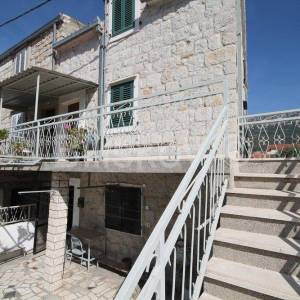 Kaštel Sućurac, kamena kuća 244m2, prodaja