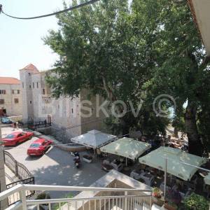 Kaštela, Kaštel Lukšić, kamena kuća prvi red do mora.