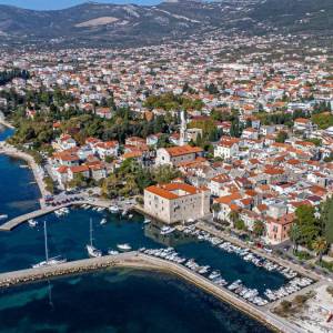 Kaštela, Kaštel Lukšić, kamena kuća prvi red do mora.