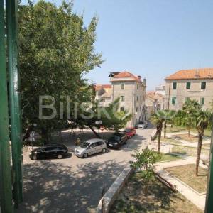 Kaštela, Kaštel Lukšić, kamena kuća prvi red do mora.