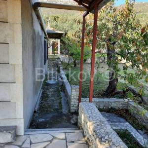 Kastela, Kastel Luksic, samostojeca kuca i cca. 3.000 m2 zemljista.