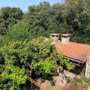 Kastela, Kastel Luksic, samostojeca kuca i cca. 3.000 m2 zemljista.