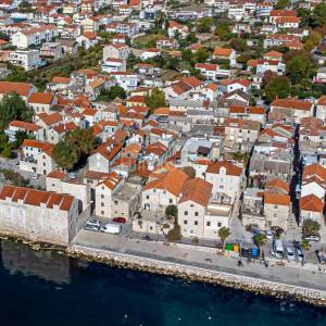 Kaštela, prvi red do mora, kuća za adaptaciju, prodaja