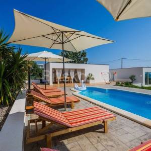 Kaštela,Kaštel Kambelovac, villa na cca. 3000 m2 zemljišta