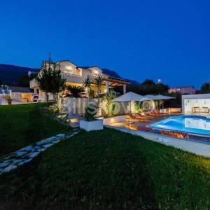 Kaštela,Kaštel Kambelovac, villa na cca. 3000 m2 zemljišta