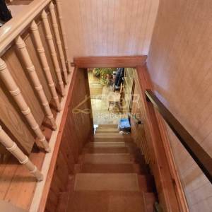 Klana, kamena starina u nizu s pomoćnom zgradom