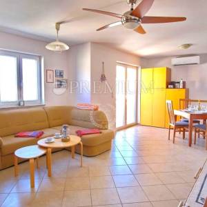 Klimno, Krk – apartman s pogledom na more, blizu plaže!