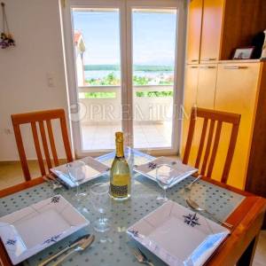 Klimno, Krk – apartman s pogledom na more, blizu plaže!