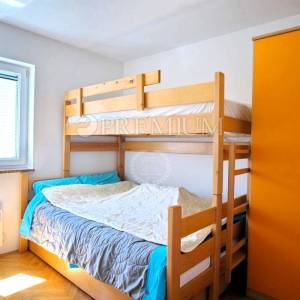 Klimno, Krk – apartman s pogledom na more, blizu plaže!