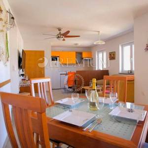 Klimno, Krk – apartman s pogledom na more, blizu plaže!