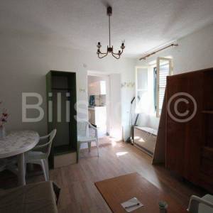 Klis, kamena kućica na velikoj parceli