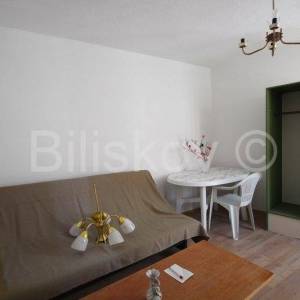 Klis, kamena kućica na velikoj parceli