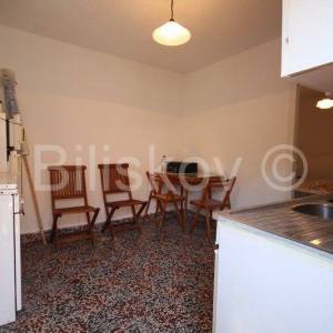 Klis, kamena kućica na velikoj parceli