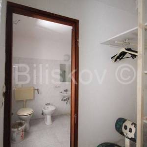 Klis, kamena kućica na velikoj parceli