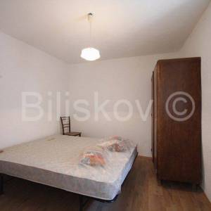 Klis, kamena kućica na velikoj parceli