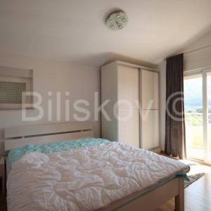 Klis samostojeća kuća sa 4 stambene jedinice bazen pogled 