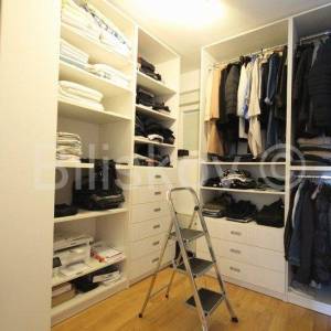 Klis samostojeća kuća sa 4 stambene jedinice bazen pogled 