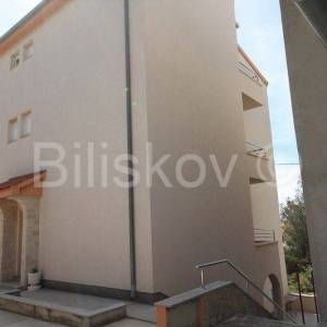 Klis samostojeća kuća sa 4 stambene jedinice bazen pogled 