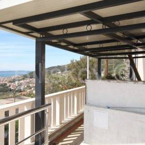 Klis samostojeća kuća sa 4 stambene jedinice bazen pogled 