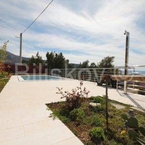 Klis samostojeća kuća sa 4 stambene jedinice bazen pogled 