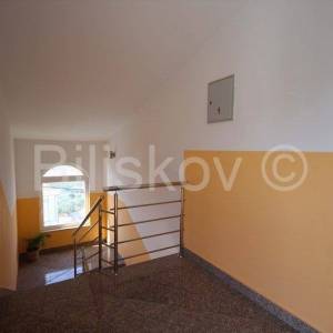 Klis samostojeća kuća sa 4 stambene jedinice bazen pogled 