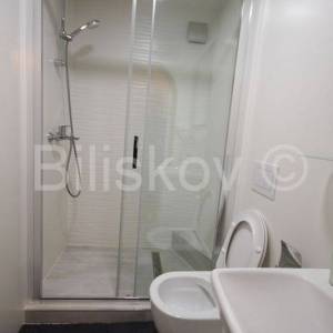 Klis samostojeća kuća sa 4 stambene jedinice bazen pogled 