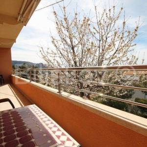 Klis samostojeća kuća sa 4 stambene jedinice bazen pogled 