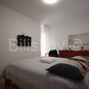 Klis samostojeća kuća sa 4 stambene jedinice bazen pogled 