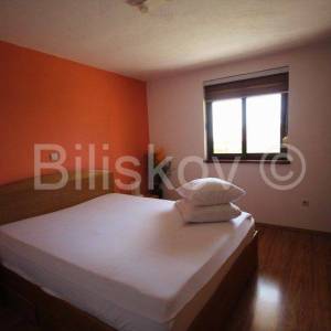 Klis samostojeća kuća sa 4 stambene jedinice bazen pogled 