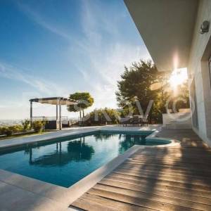 Klis-vila s bazenom i otvorenim pogledom na more i Split