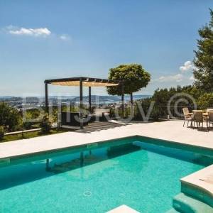 Klis-vila s bazenom i otvorenim pogledom na more i Split