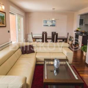 Klis-vila s bazenom i otvorenim pogledom na more i Split