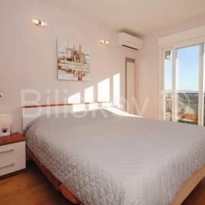 Klis-vila s bazenom i otvorenim pogledom na more i Split