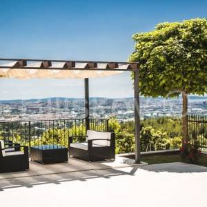 Klis-vila s bazenom i otvorenim pogledom na more i Split