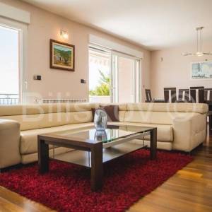 Klis-vila s bazenom i otvorenim pogledom na more i Split