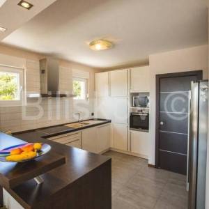 Klis-vila s bazenom i otvorenim pogledom na more i Split