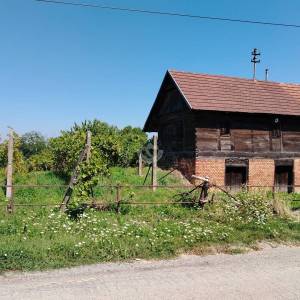 Kloštar Ivanić, građevinsko zemljište 740 m2 sa objektom 40 m2, uporabna dozvola