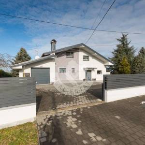 Kloštar Ivanić, prostrana moderna obiteljska kuća na 2372 m2 građevinskog zemljišta