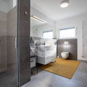 Kloštar Ivanić, prostrana moderna obiteljska kuća na 2372 m2 građevinskog zemljišta