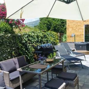 K.Lukšić, novouređena kuća u nizu 100m2+ pomoćni objekt