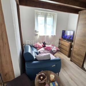 K.Lukšić, novouređena kuća u nizu 100m2+ pomoćni objekt