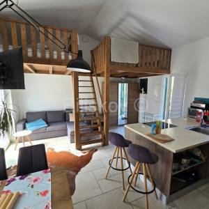 K.Lukšić, novouređena kuća u nizu 100m2+ pomoćni objekt