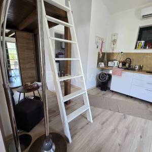 K.Lukšić, novouređena kuća u nizu 100m2+ pomoćni objekt