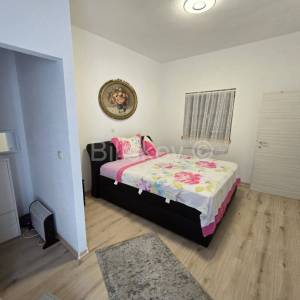 K.Lukšić, novouređena kuća u nizu 100m2+ pomoćni objekt