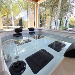 K.Lukšić, novouređena kuća u nizu 100m2+ pomoćni objekt