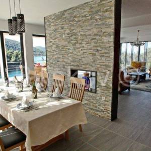 Korčula 1.red moderna vila s bazenom, vez za brod, prodaja