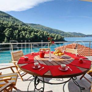 Korčula 1.red moderna vila s bazenom, vez za brod, prodaja