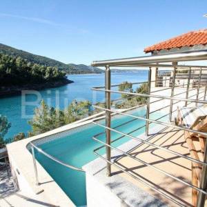 Korčula 1.red moderna vila s bazenom, vez za brod, prodaja
